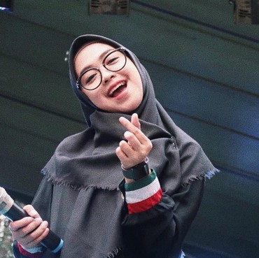 Tak Melulu Pakai Gamis, Ini 6 Gaya Kasual Ria Ricis