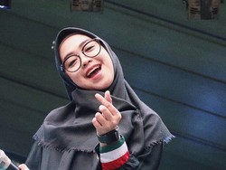 Tak Melulu Pakai Gamis, Ini 6 Gaya Kasual Ria Ricis