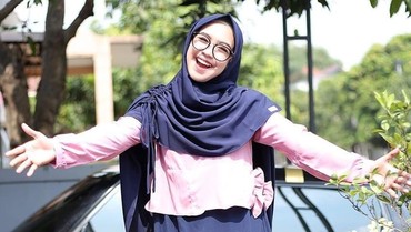 img-title Rayakan 6 Juta Subscriber, Ria Ricis Bertolak ke Palestina