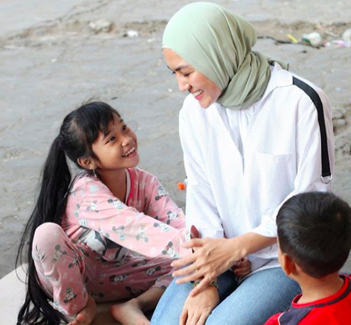 Manisnya Kedekatan Steffy Burase dengan Anak-anak
