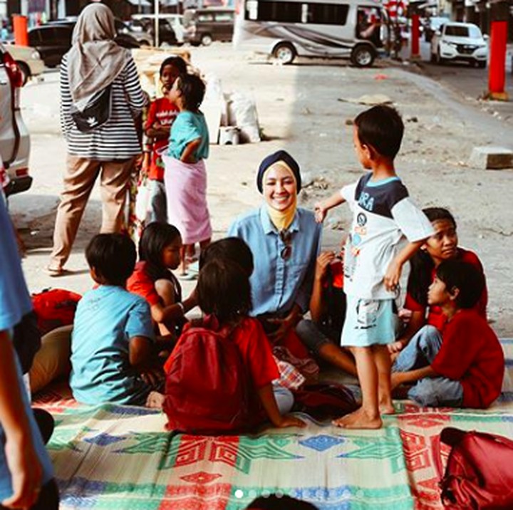 Kumpul dengan anak-anak bisa jadi kebahagiaan tersendiri bagi seorang Steffy Burase. (Foto: Instagram/ @steffyburase)