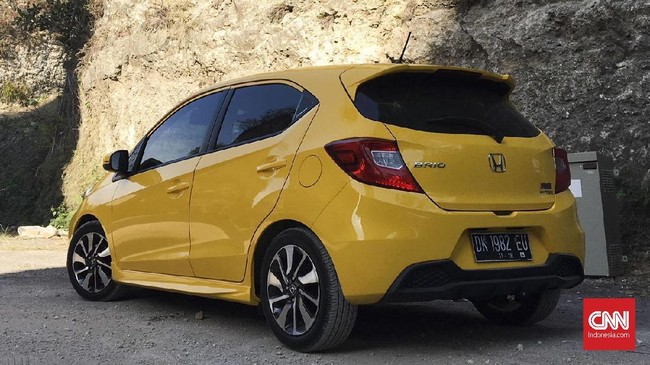 Honda Brio baru menyajikan desain kaca belakang yang tak lagi rata. Desainer mengakui bentuknya yang baru lebih aman untuk penumpang belakang