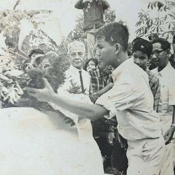 <p>Menurut Prabowo foto ini diambil tahun 1968. Artinya dua tahun sebelum ia masuk akademi militer. (Foto: Instagram @prabowo)</p>