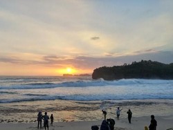 Pantai Srau di Pacitan, Wisata Pasir Putih dengan Panorama Samudra Hindia
