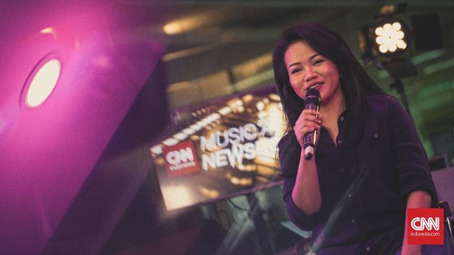 Penyanyi Yura Yunita menuturkan kisahnya bermusik, dari personel additional menjadi solois yang berkolaborasi dengan Glenn Fredly.