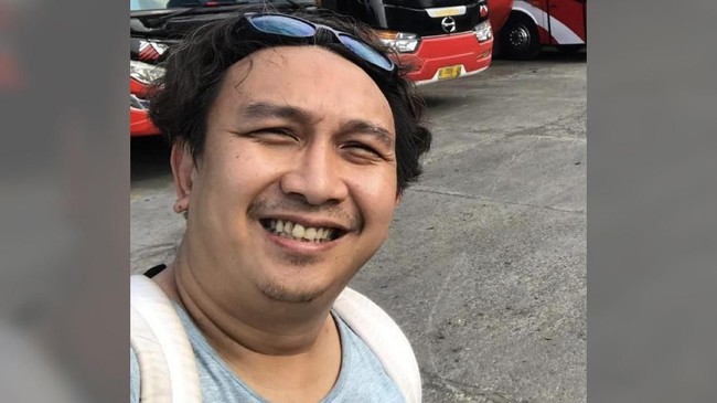 Presenter Augie Fantinus meringkuk di tahanan. Dia disangkakan melanggar UU ITE karena menuding anggota polisi sebagai calo tiket Asian Para Games.