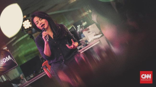 Yura Yunita membagikan kegembiraannya terlibat dalam proyek menyanyikan ulang lagu tema film Mulan, yang telah menjadi impiannya sejak kecil.