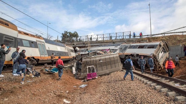 FOTO: Kecelakaan Kereta Membawa Maut di Maroko