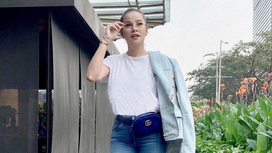 Meski usia semakin menua, beberapa selebriti tanah air ini terlihat semakin cantik. Bahkan mereka kerap disebut-sebut sebagai hot mom.