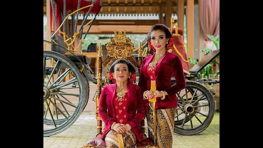 Kisah Mikha Tambayong dan empat artis lain yang tidak menemani sang ibunda hingga saat terakhir menutup mata.