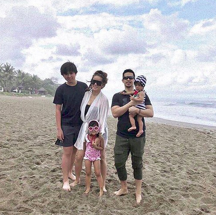 <p>Liburan di Pulai Bali, asyiknya. (Foto: Instagram @ollaramlanaufar)<br /><br /></p>