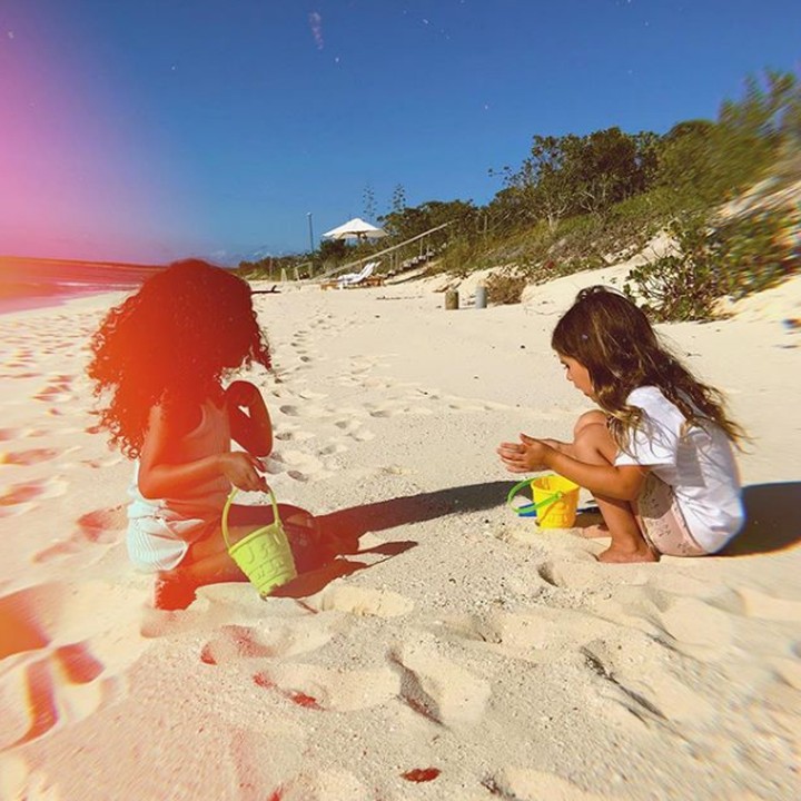 <p>Dari bayi hingga sekarang, North dan Penelope selalu main bareng lho. (Foto: Instagram @kimkardashian)</p>