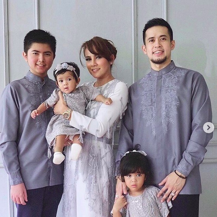 <p>Warna bajunya kompakan ya. Keren banget! (Foto: Instagram @ollaramlanaufar)<br /><br /></p>