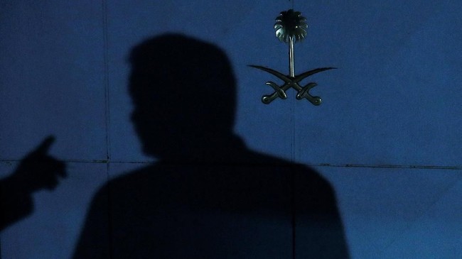 Salah satu pelaku dugaan pembunuhan wartawan pengkritik Arab Saudi Jamal Khashoggi dilaporkan tewas akibat 'kecelakaan yang mencurigakan' di Riyadh.