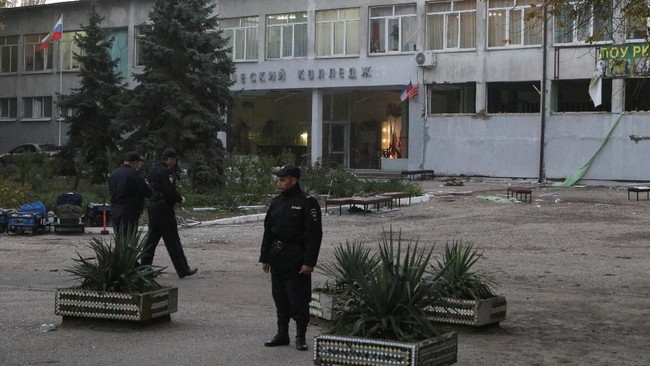 Kasus penembakan siswa secara massal di Krimea, Rusia, mirip dengan kasus penembakan siswa di sekolah tinggi Columbine di AS.