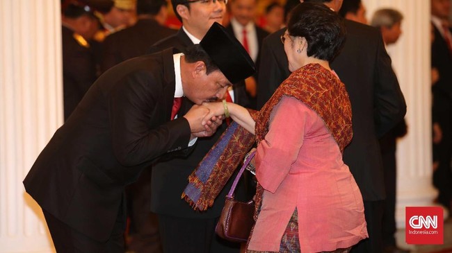 Andi menyayangkan sikap yang ditunjukkan Kepala BIN Budi Gunawan yang mengistimewakan acara PDIP dan tidak pernah datang acara partai lainnya.