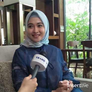 Cerita Poppy Bunga Soal Usus Bayinya yang Terinfeksi