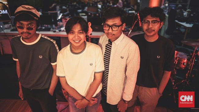 The Panturas, Rock Selancar Kontemporer dari Pegunungan Band The Panturas menceritakan asal-muasal nama dan lika-liku perjalanan mereka, hingga pilihan musik rock selancar yang cukup tak lazim.