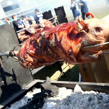 Siswa Muslim Dijebak Pakai Daging Babi Akibat Sering Curi Makanan Teman