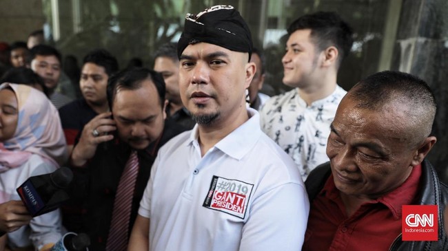 Ahmad Dhani mengaku mengumpulkan informasi hingga akhirnya mengetahui pihak yang melaporkannya ke polisi adalah caleg dari Partai Nasdem Edi Firmanto.
