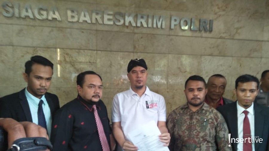 Ahmad Dhani melaporkan seorang caleg setelah si caleg tersebut sudah lebih dulu melaporkannya.