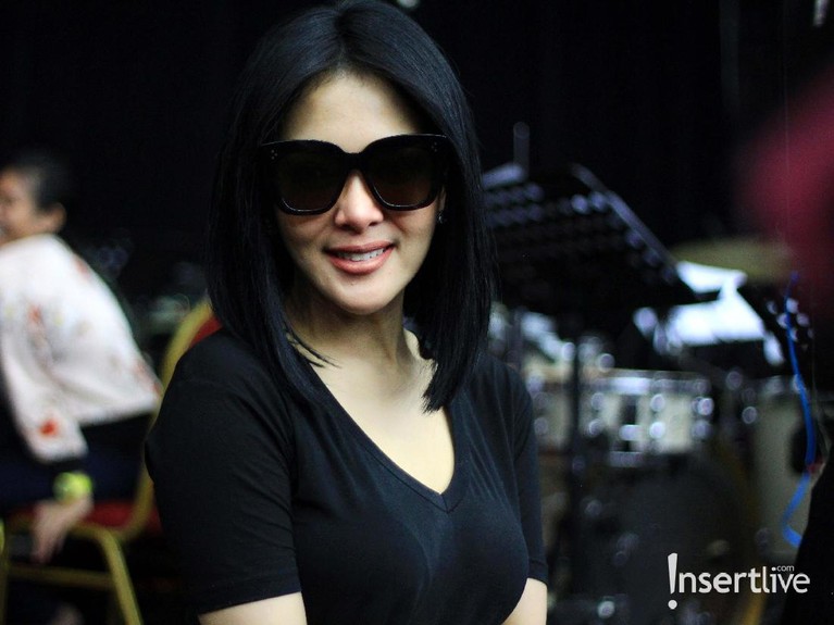 Syahrini saat ditemui dalam sesi latihan menjelang konser Journey Of Syahrini, 10 Tahun Jambul Khatulistiwa di Gedung Nyi Ageng Serang, Kuningan, Jakarta
