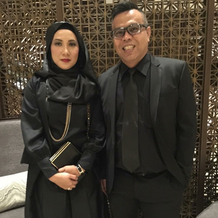 <p>Presenter sekaligus komedian Abdel Achrian atau yang biasa dikenal dengan Abdel menikah dengan Riani Wahyuningsih sejak 2007. (Foto: Instagram/abdelachrian)</p>