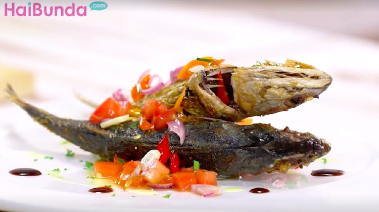 Ikan kembung memiliki gizi yang lebih bagus daripada salmon. Ikan ini juga makin lezat disantap bersama sambal dabu.