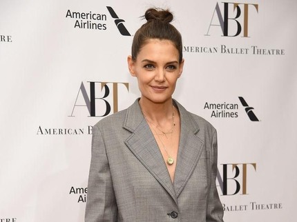 Inspiratif, Katie Holmes Ajak Suri Cruise Kunjungi Pengungsian