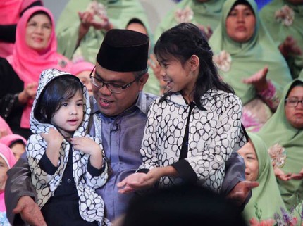 Keseruan Komedian Abdel Bareng Buah Hati Tercinta