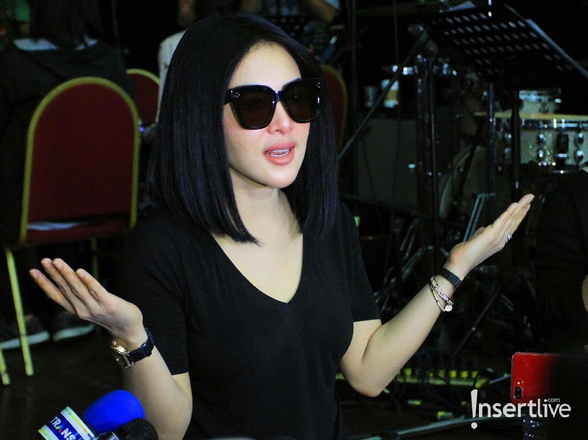 Syahrini saat ditemui dalam sesi latihan menjelang konser Journey Of Syahrini&comma; 10 Tahun Jambul Khatulistiwa di Gedung Nyi Ageng Serang&comma; Kuningan&comma; Jakarta