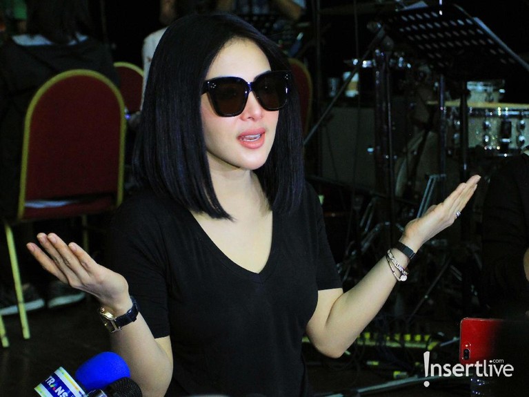 Throwback, Persiapan Konser 10 Tahun Syahrini Syahrini saat ditemui dalam sesi latihan menjelang konser Journey Of Syahrini, 10 Tahun Jambul Khatulistiwa di Gedung Nyi Ageng Serang, Kuningan, Jakarta