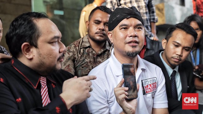 Polda Jawa Timur menjadikan akun instagram Ahmad Dhani sebagai barang bukti perkara ujaran 'idiot' yang membelit politikus Partai Gerindra tersebut.