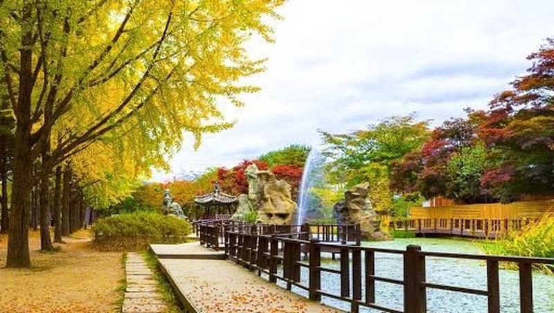 Apakah Korea jadi tempat liburan idaman Anda? Atau Anda akan ke Korea Selatan dalam waktu dekat ini dan belum menentukan pilihan ingin pergi ke mana saja?