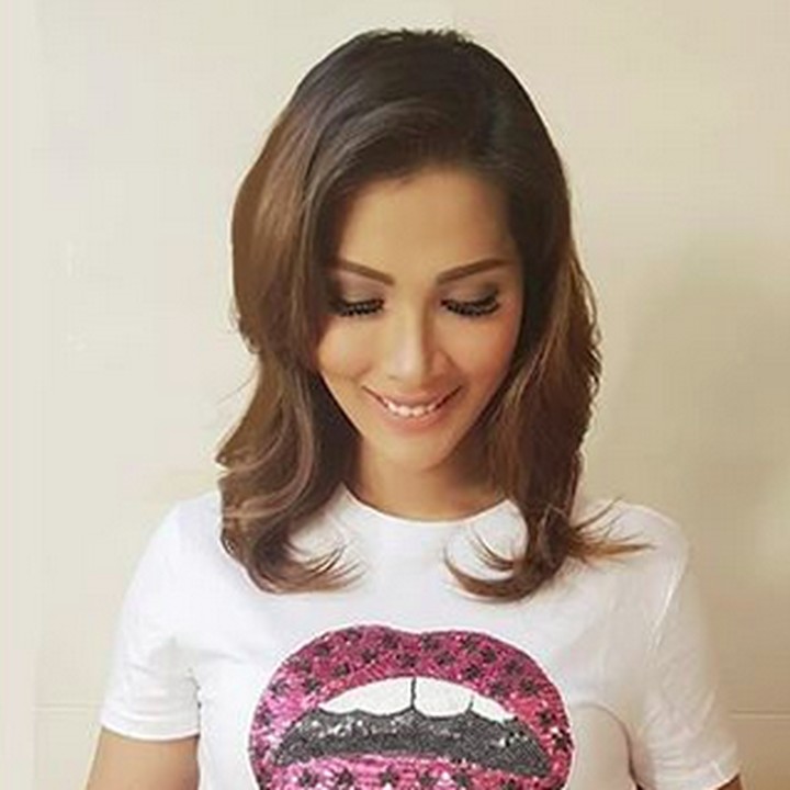 <p>Anak yang dikandungnya diprediksi perempuan. Nadia udah nyiapin sepatu warna pink lho buat si kecil. (Foto: Instagram @nadiamulya)<br /><br /></p>