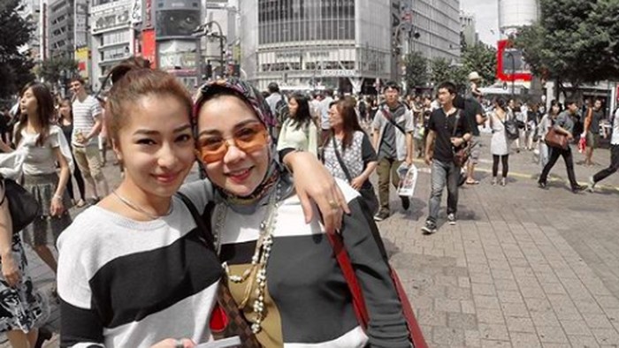 Nikita Willy dan ibunya