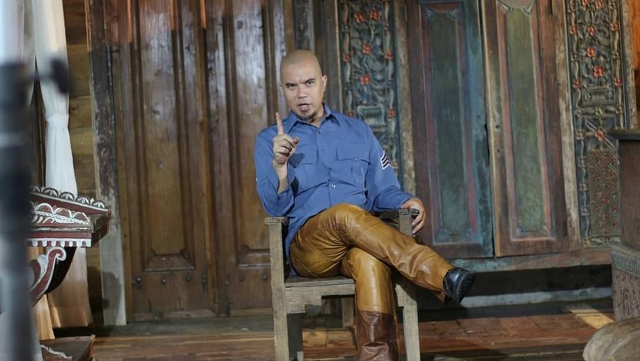 Ahmad Dhani Murka Jadi Tersangka Kasus Pencemaran Nama Baik Ahmad Dhani murka saat mengetahui statusnya ditingkatkan menjadi tersangka dalam kasus pencemaran nama baik.