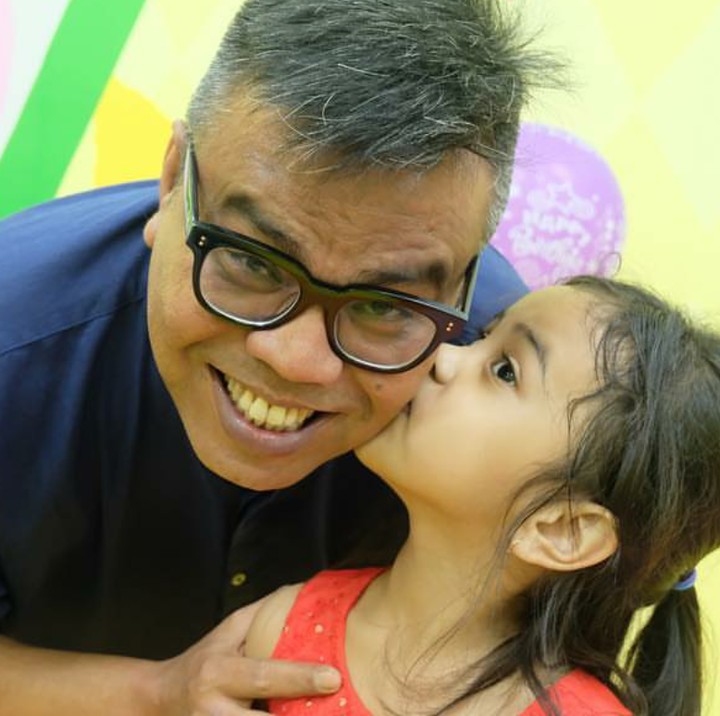 <p>Abdel yang juga stand up comedian, sepertinya punya model humor yang sama dengan putri-putrinya. (Foto: Instagram/abdelachrian)</p>
