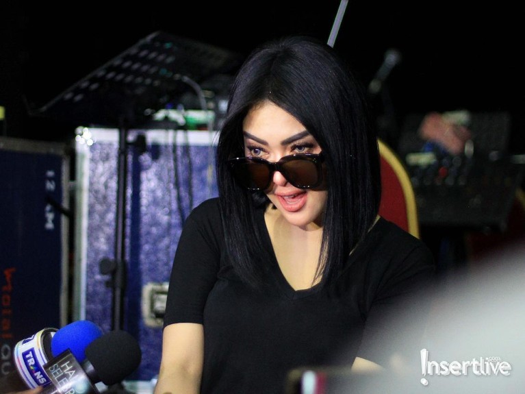 Syahrini saat ditemui dalam sesi latihan menjelang konser Journey Of Syahrini, 10 Tahun Jambul Khatulistiwa di Gedung Nyi Ageng Serang, Kuningan, Jakarta