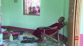 VIDEO: Kuil Buddha Jadi 'Surga' Ular di Myanmar