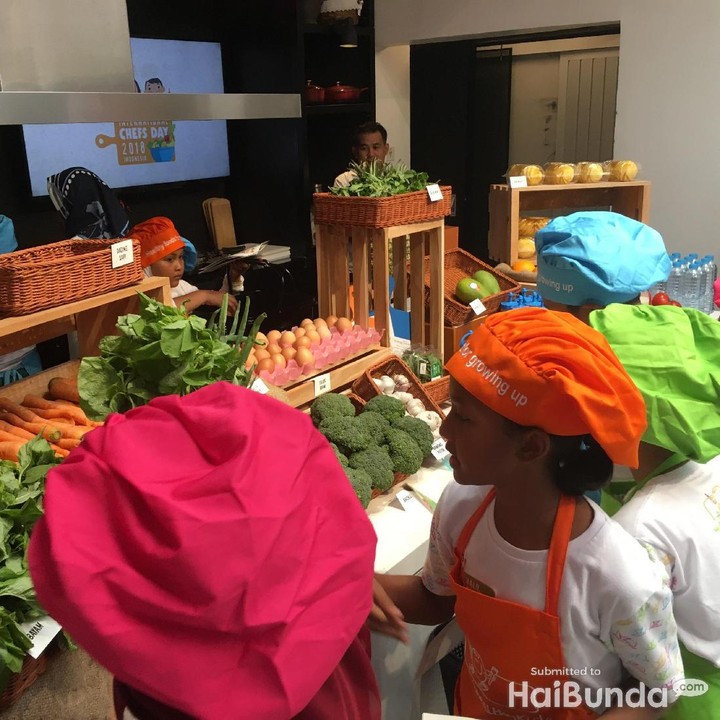<p>Untuk membuat masing-masing menu, chef cilik harus belanja dulu untuk mengumpulkan bahan-bahan yang dibutuhkan.</p>