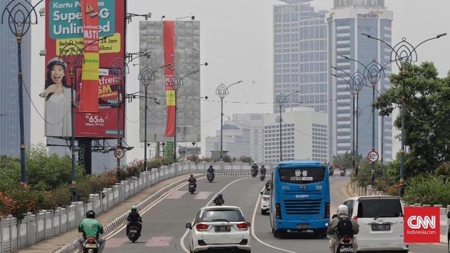 295 titik reklame yang berpotensi melanggar disebut berada di wilayah kendali ketat dari Hayam Wuruk, Thamrin, Sudriman sampai Bundaran Pemuda, Blok M.