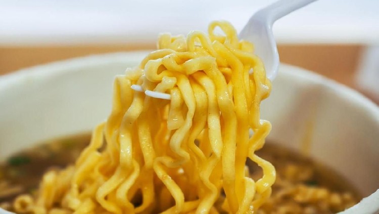 Sudah tahu bagaimana memasak mi instan agar aman dikonsumsi, Bun?