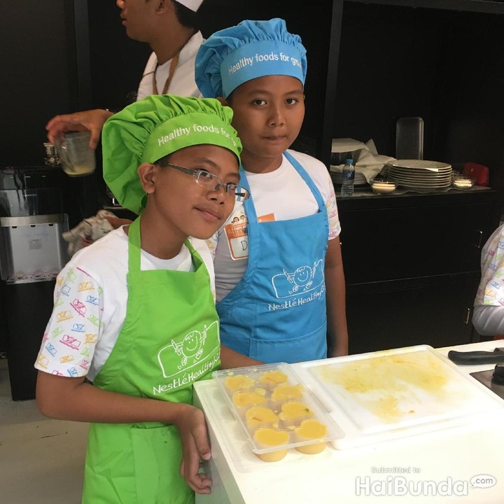 <p>Dengan jadi chef sehari, anak-anak mengaku jadi tahu gimana caranya memasak dan gimana serunya bikin puding sendiri. Seperti yang disampaikan Radit dan Dicky, siswa SDN 4 Kebagusan ini.</p>