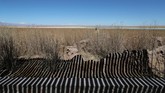 FOTO: Masalah Air dan Penambangan Litium di Chile Ketersediaan air asin di Gurun Atacama, Chile, disebut terdampak kompetisi tambang litium, yang diperoleh dari air asin, antara korporasi Albemarle dan SQM.