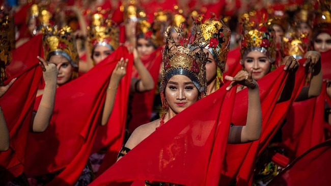 FOTO: Tarian Gandrung 1000 Jiwa