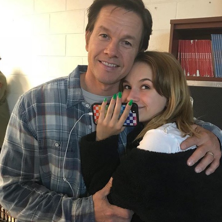 <p>Bersama si sulung, Ella Rae Wahlberg. Mirip ga Bun? (Foto: Instagram @byrheawahlberg)</p>
