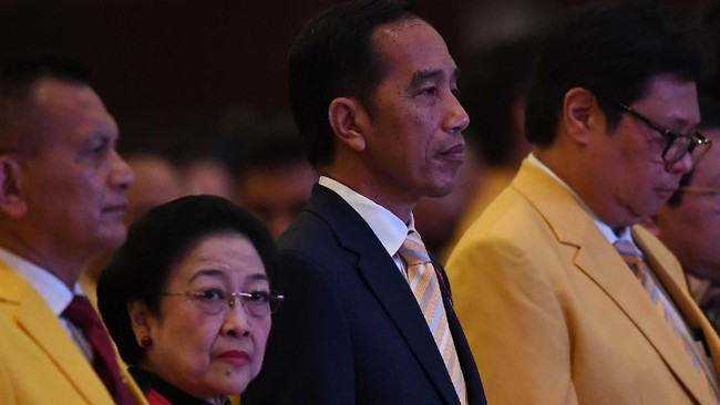 Sekjen Golkar mengatakan kinerja Airlangga Hartarto berjalan baik meski memiliki dua jabatan strategis yaitu Menteri Perindustrian sekaligus Ketua Umum Golkar.