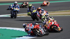 Klasemen Akhir MotoGP 2018, Marquez Dikuntit Dovi dan Rossi