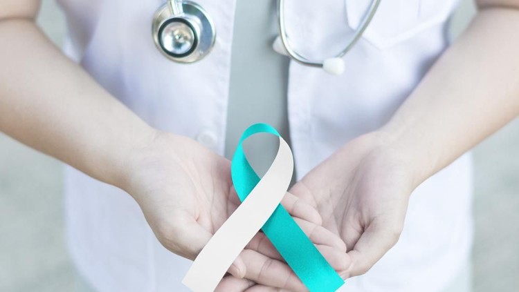 Deteksi dini kanker serviks bisa dengan dua cara yaitu pap smear dan IVA (Inspeksi Visual Asetat). Hmm, lebih baik yang mana ya?